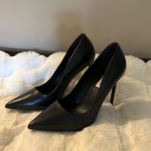 Steve Madden Black Stiletto Pump 8.5